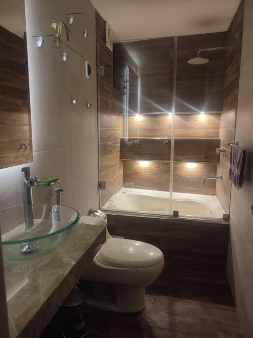 Dpto Entero, 2do Piso, Ascensor Y Cochera Appartement